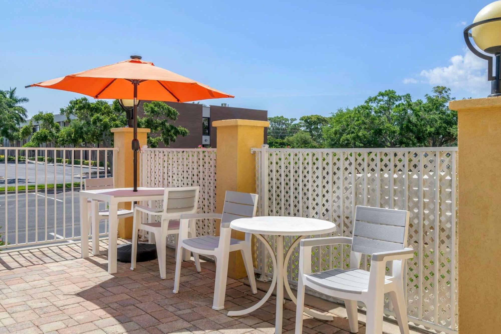 Comfort Inn & Suites Northeast - Gateway San Petersburgo Exterior foto