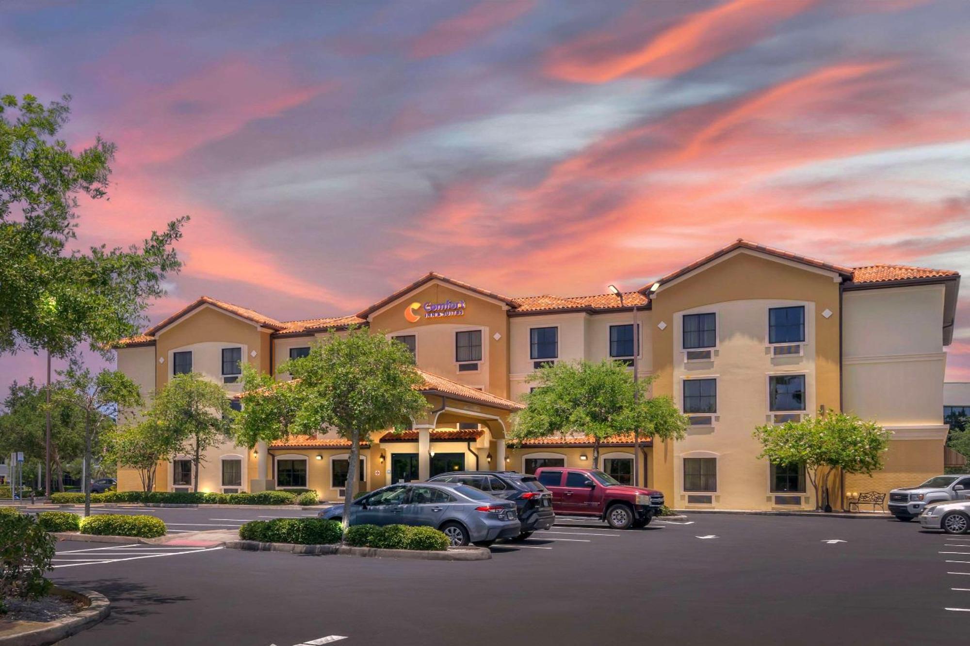 Comfort Inn & Suites Northeast - Gateway San Petersburgo Exterior foto